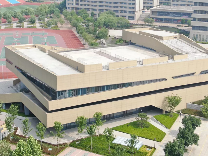 Ինչու՞ ընտրել դպրոցական պողպատե շենք ձեր հաջորդ համալսարանական նախագծի համար: